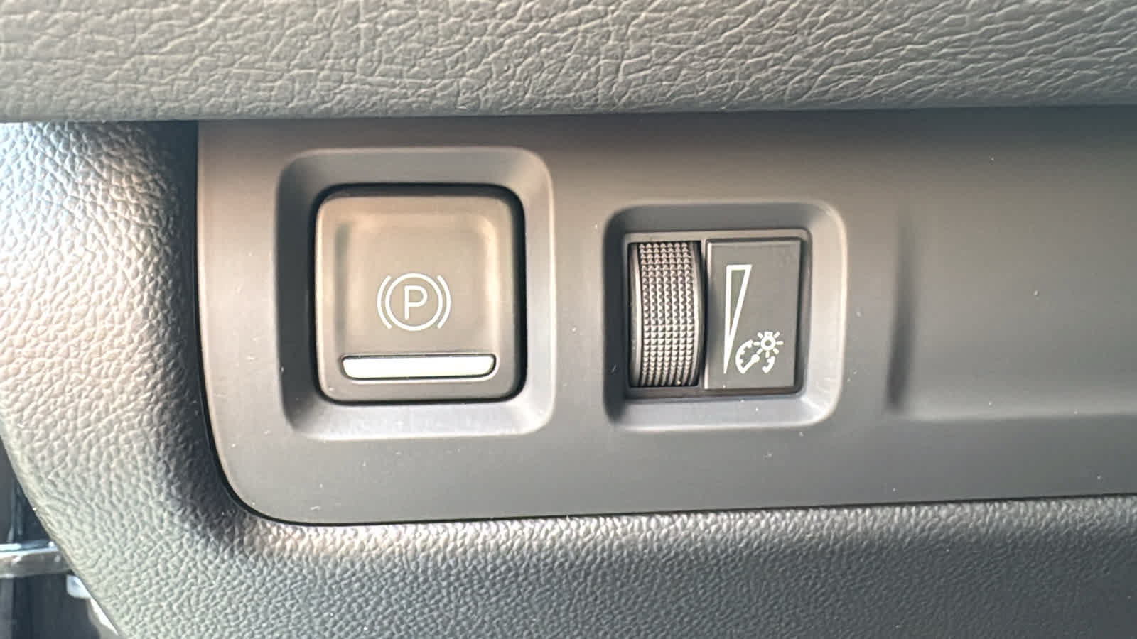 Certified 2025 Cadillac XT4 Premium Luxury AWD/4WD image 11