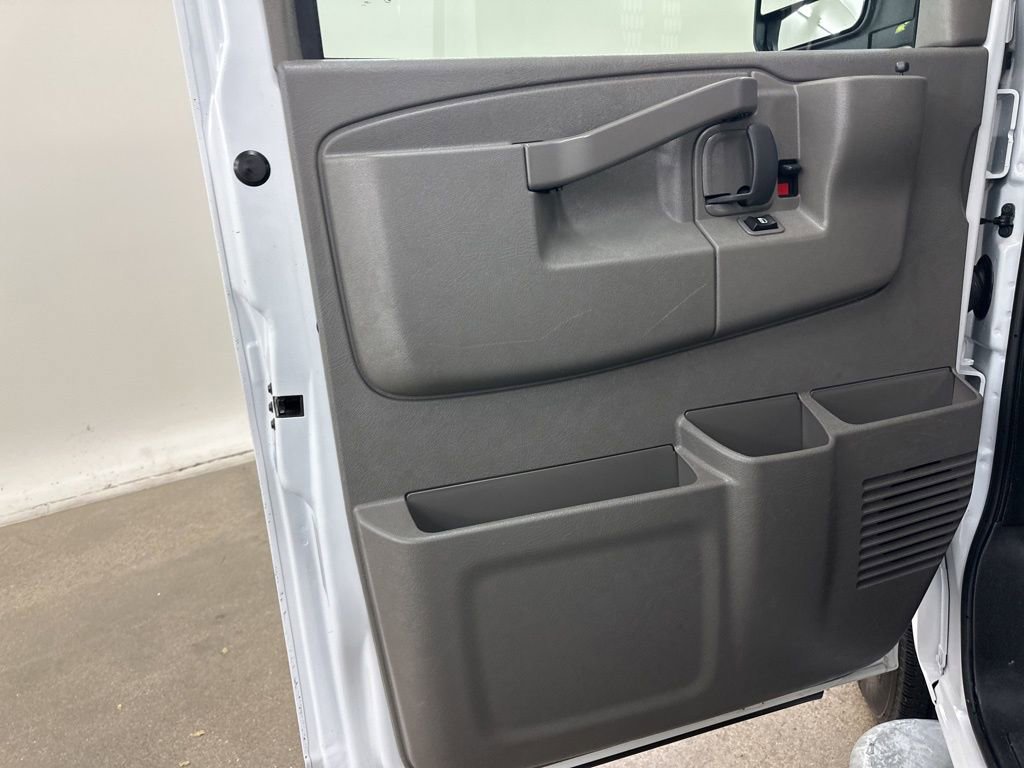 Used 2024 Chevrolet Express 2500 w/ Driver Convenience Package image 27