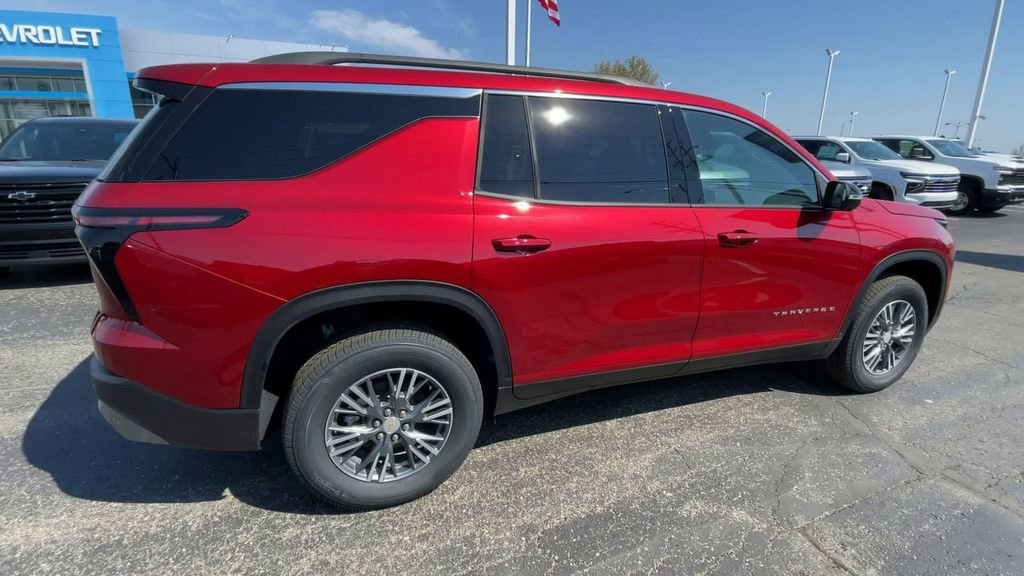 New 2026 Chevrolet Traverse LT w/ Driver Confidence Package AWD/4WD image 2