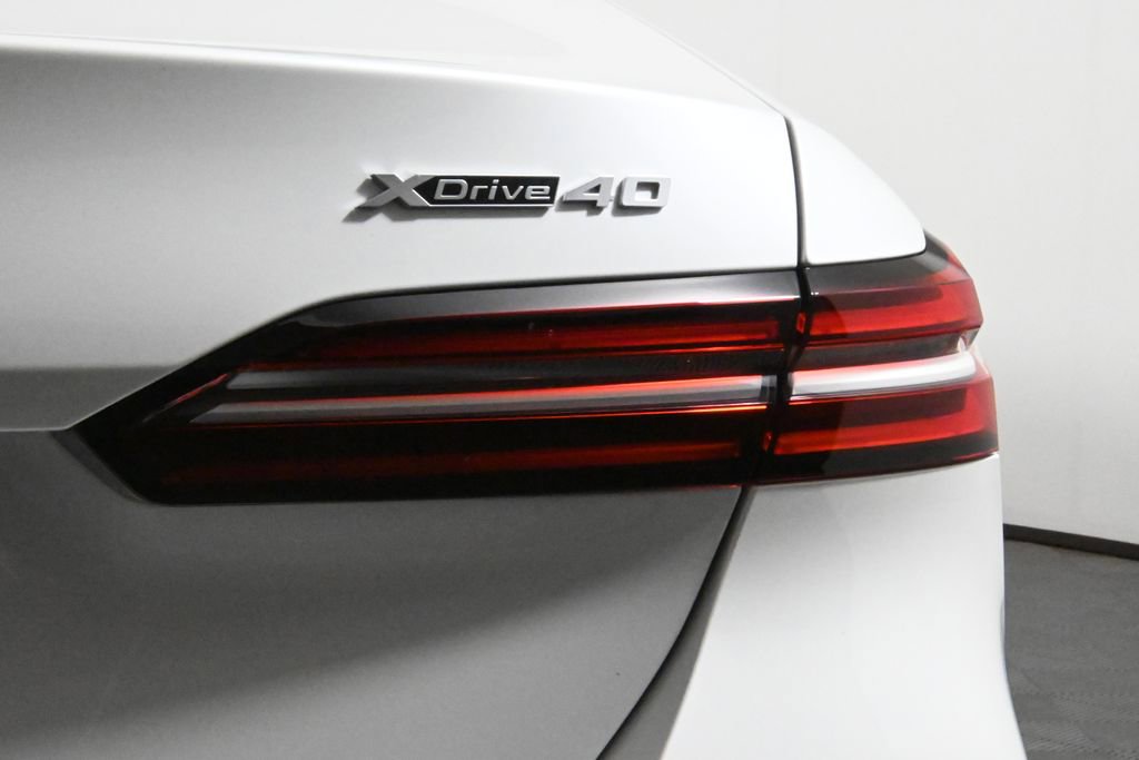 Used 2025 BMW i5 xDrive40 w/ Premium Package image 13