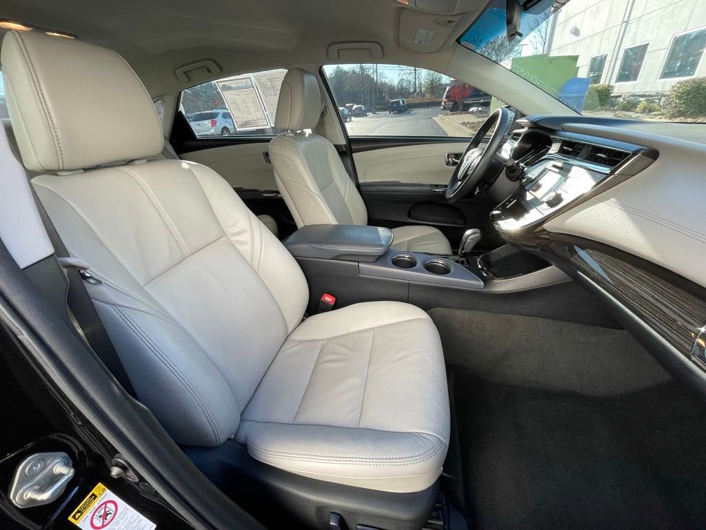 Used 2013 Toyota Avalon XLE image 31