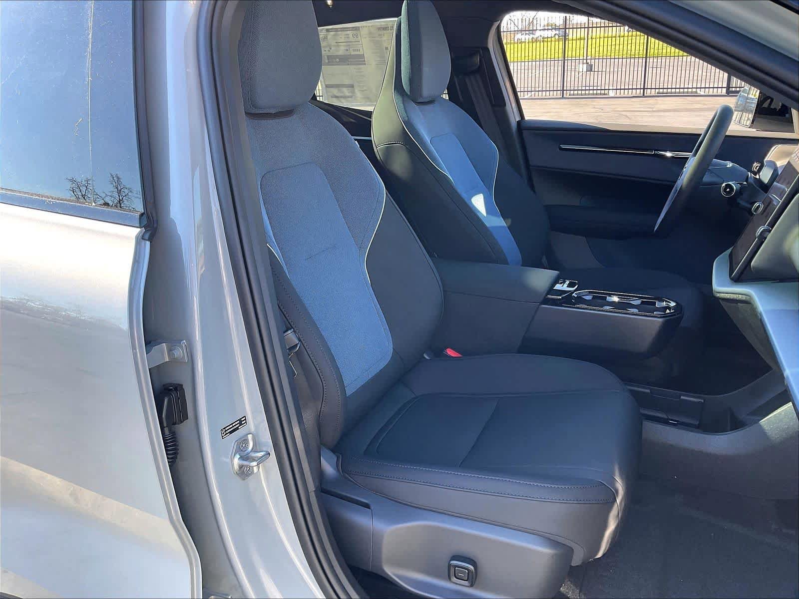 New 2026 Volvo EX30 Cross Country Ultra w/ Protection Package Premier AWD/4WD image 31