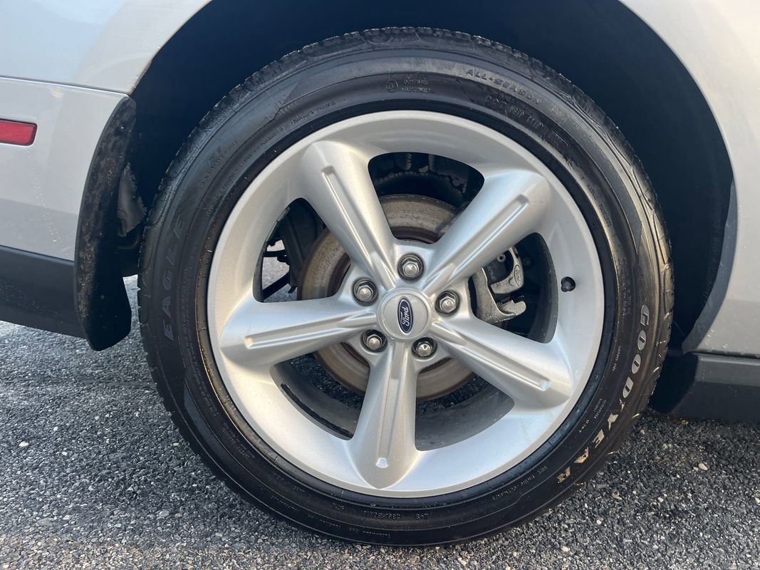 Used 2010 Ford Mustang GT Premium image 22