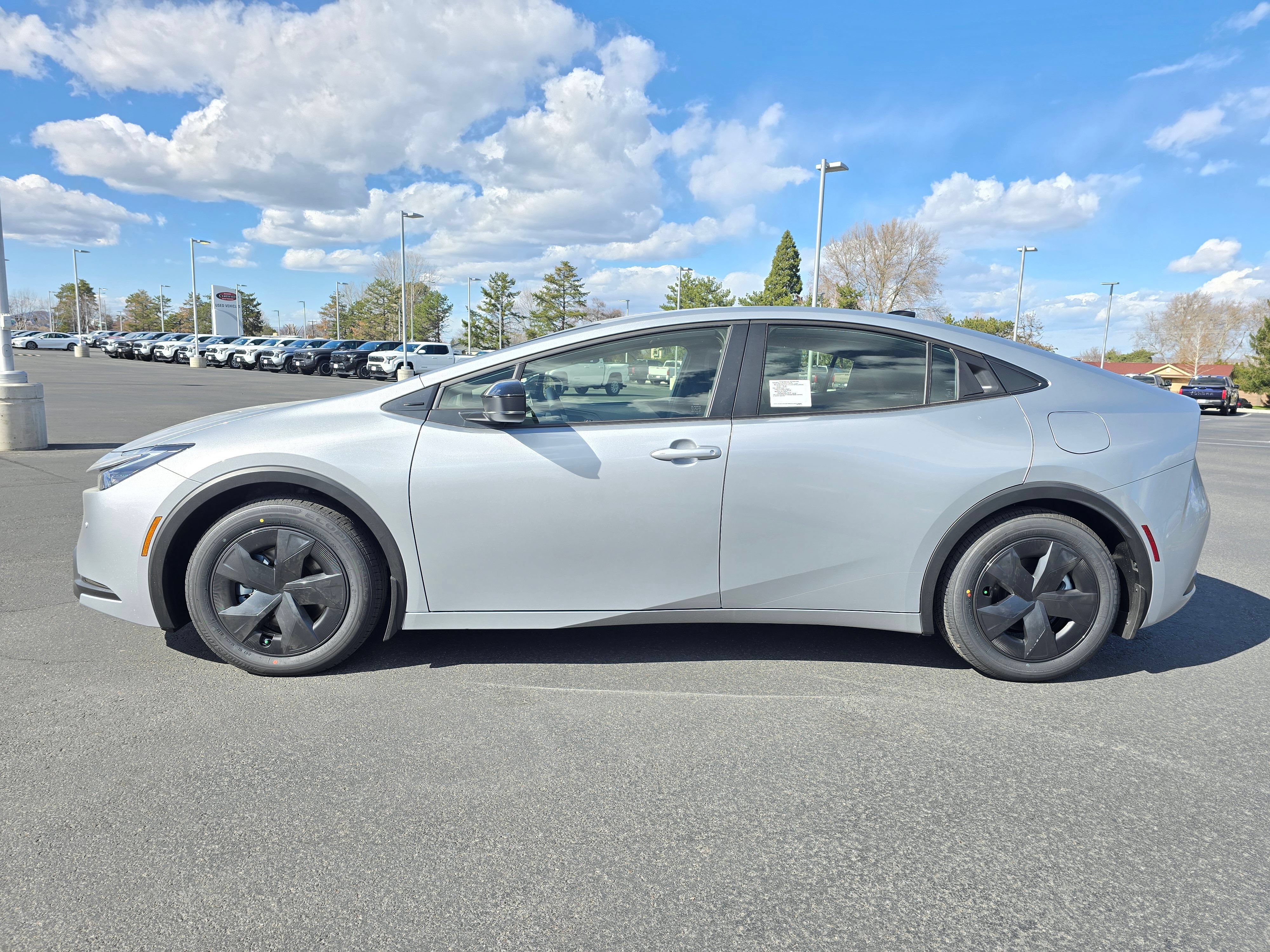 Certified 2026 Toyota Prius Plug-In Hybrid FWD image 33