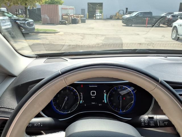 Used 2019 Chrysler Pacifica Limited FWD image 28