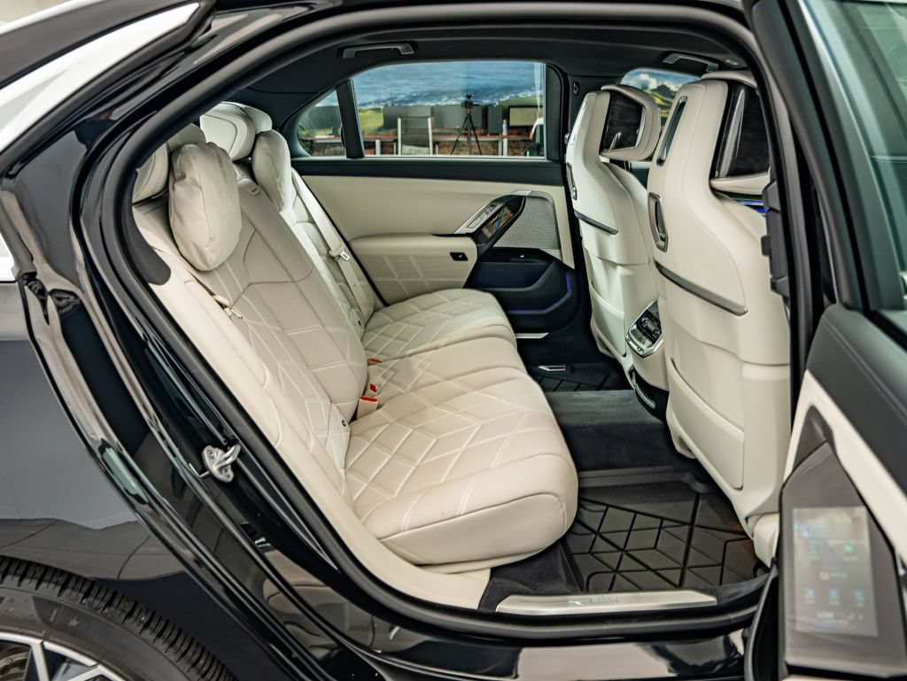 Used 2024 BMW i7 eDrive50 RWD image 36