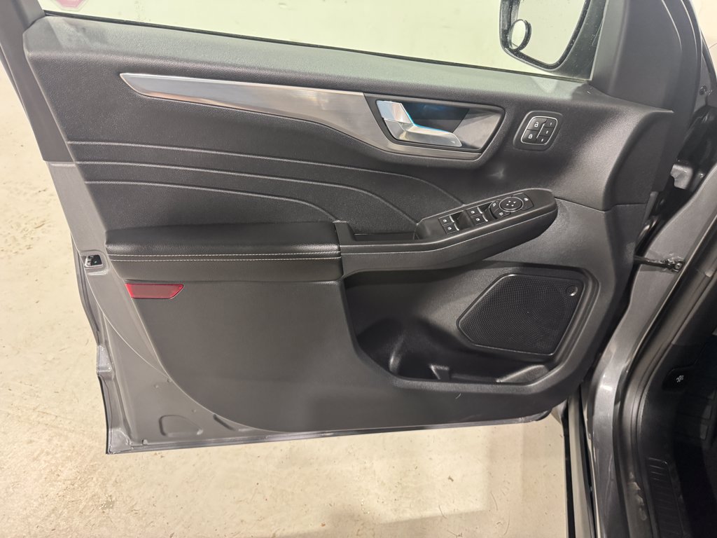 Used 2022 Ford Escape Titanium AWD/4WD image 17