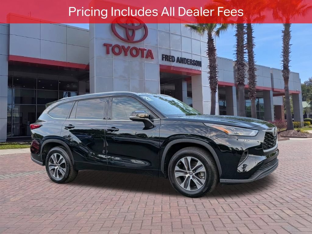 Used 2022 Toyota Highlander XLE FWD image 1