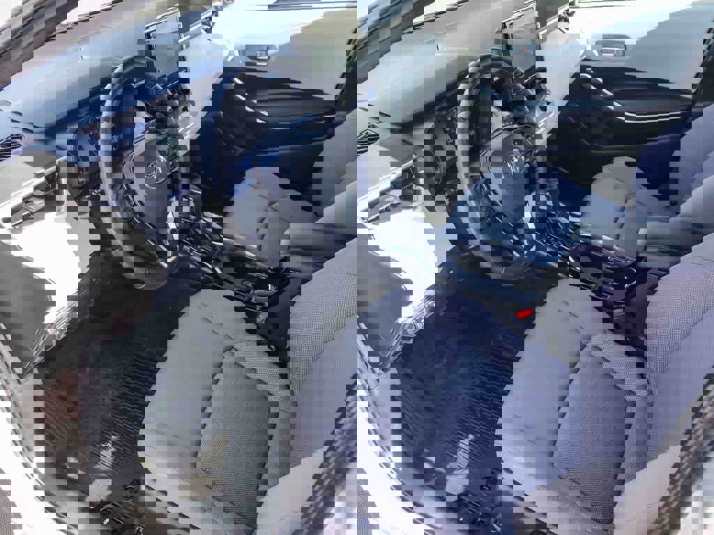 Used 2025 Toyota Corolla SE image 16