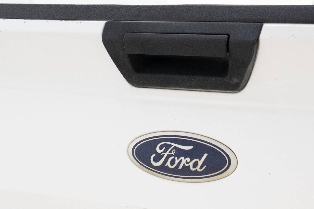 Used 2016 Ford F150 XL w/ Equipment Group 101A Mid RWD image 15