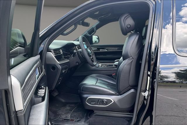 Used 2022 Jeep Wagoneer Series III w/ Premium Group I AWD/4WD image 22