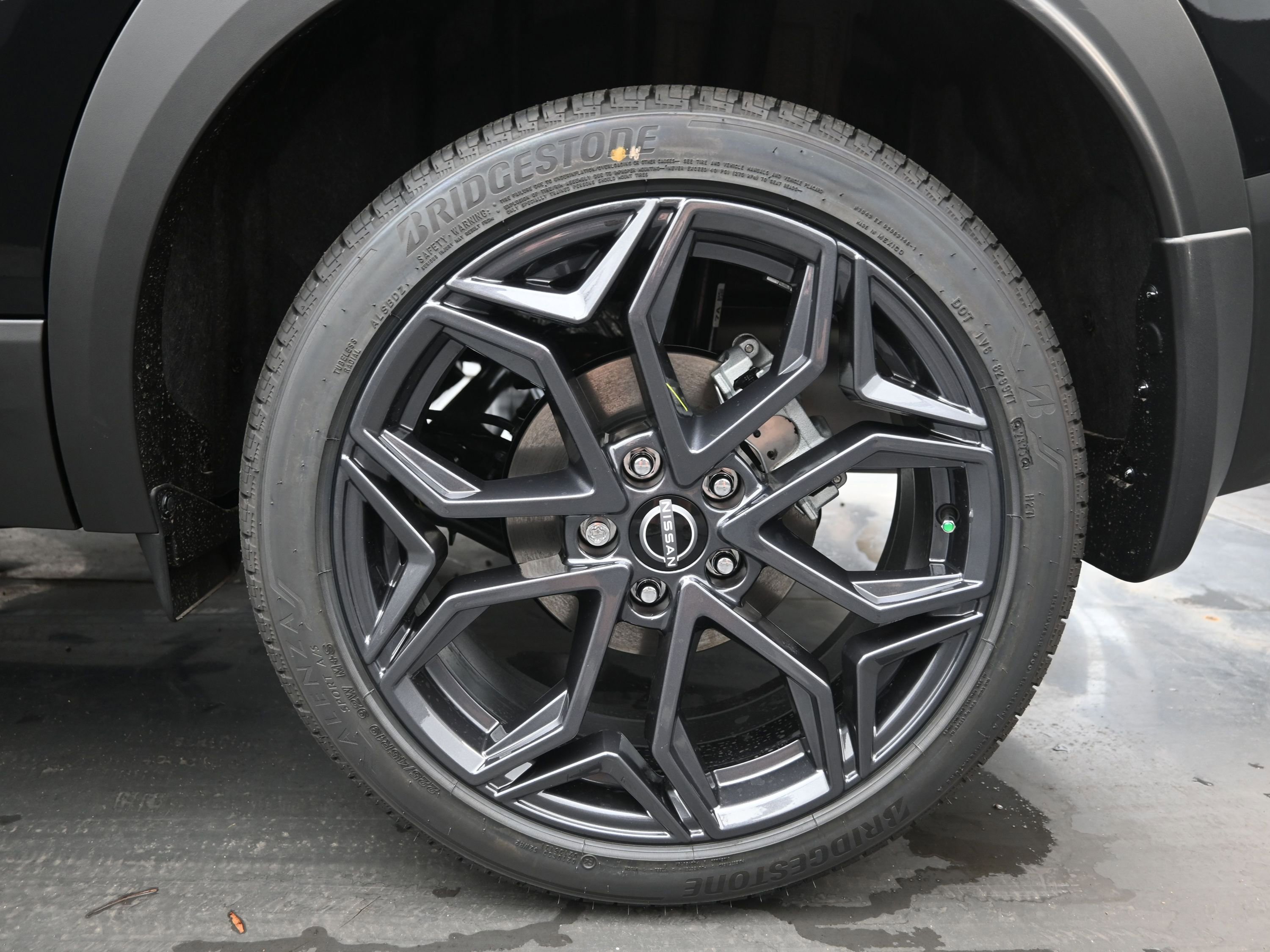 New 2026 Nissan Kicks SR image 10