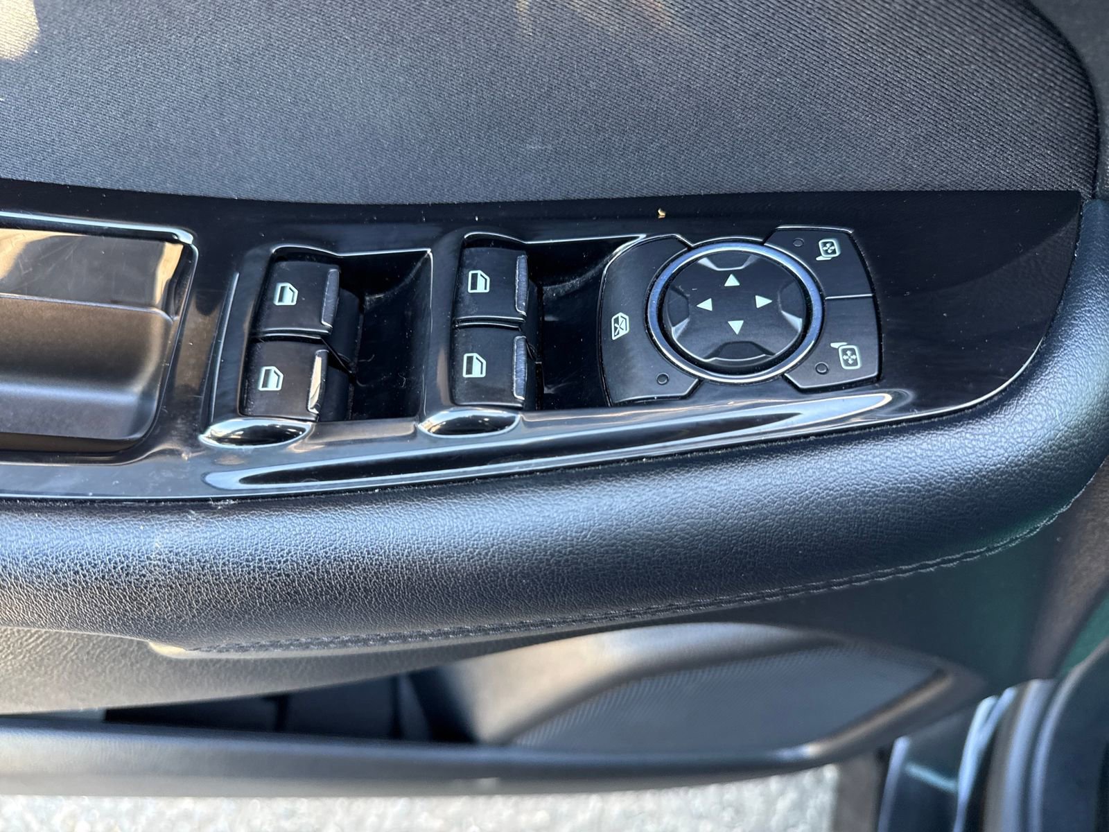 Used 2015 Ford Edge SEL image 11