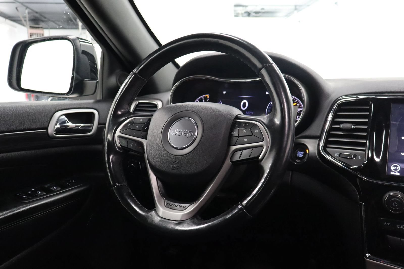 Used 2019 Jeep Grand Cherokee Altitude AWD/4WD image 31