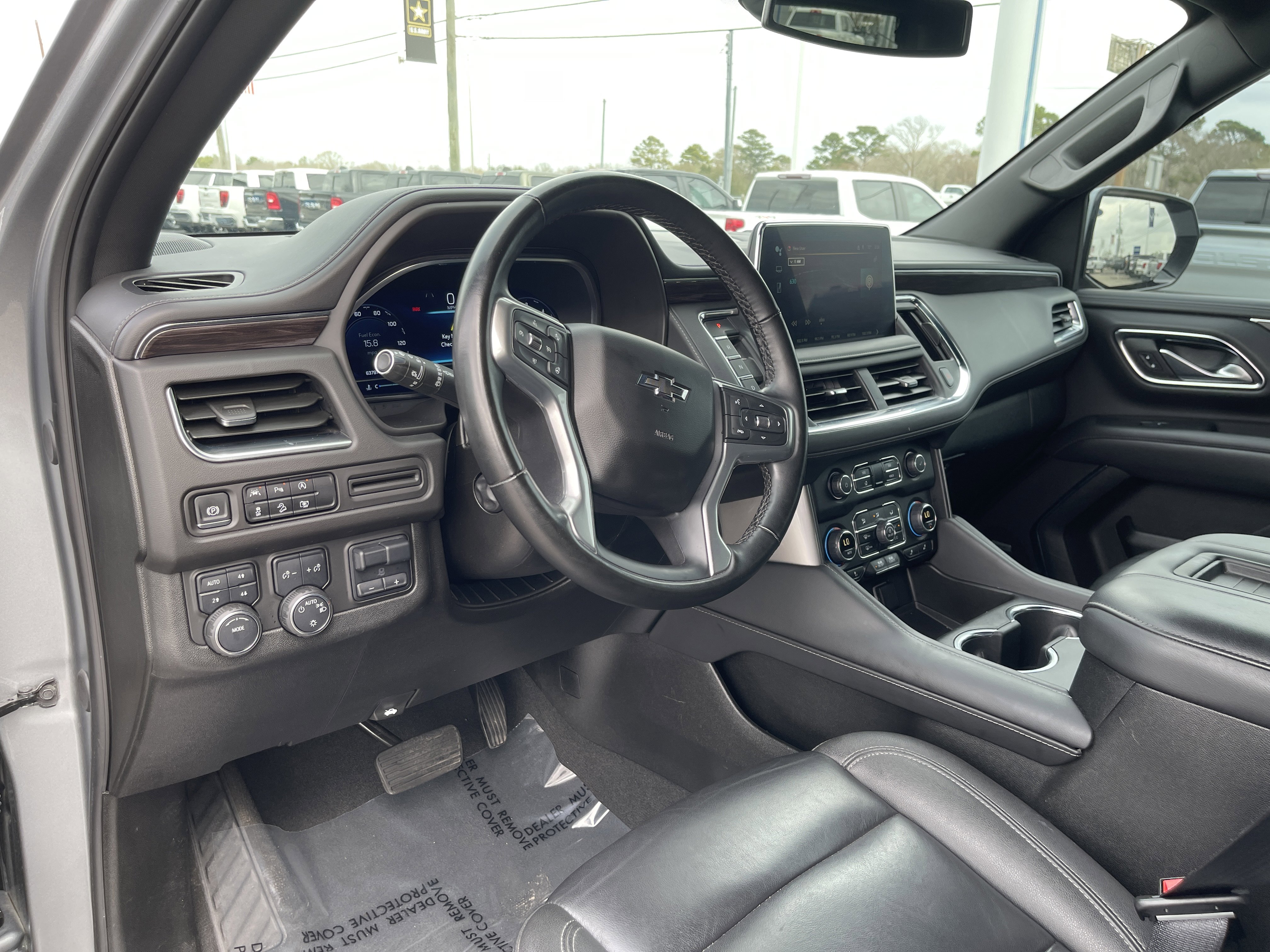 Used 2024 Chevrolet Tahoe Z71 w/ Luxury Package AWD/4WD image 12