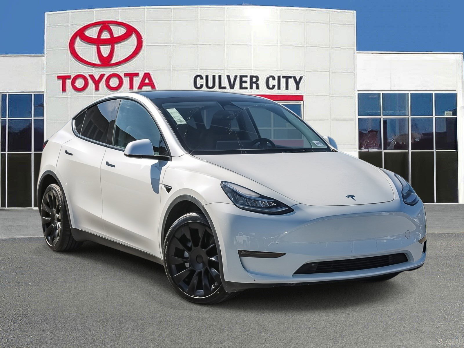 Used 2023 Tesla Model Y Long Range image 1