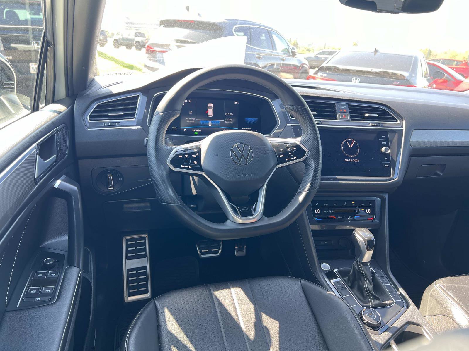 Certified 2022 Volkswagen Tiguan SE R-Line image 5