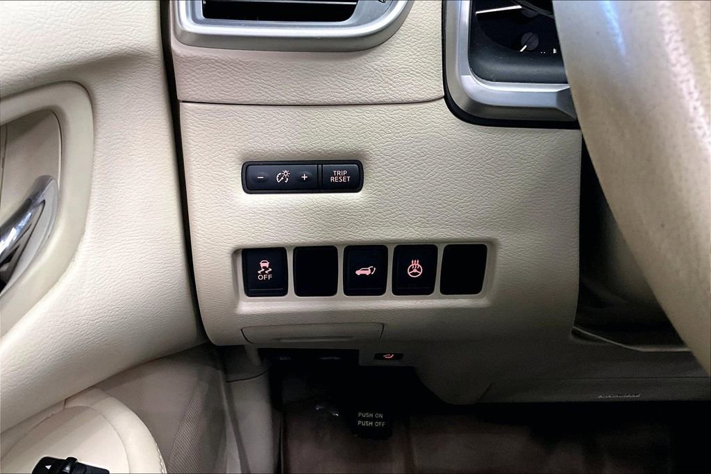 Used 2015 Nissan Murano Platinum w/ Platinum Technology Package AWD/4WD image 16