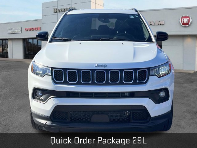 Used 2023 Jeep Compass Latitude AWD/4WD image 2