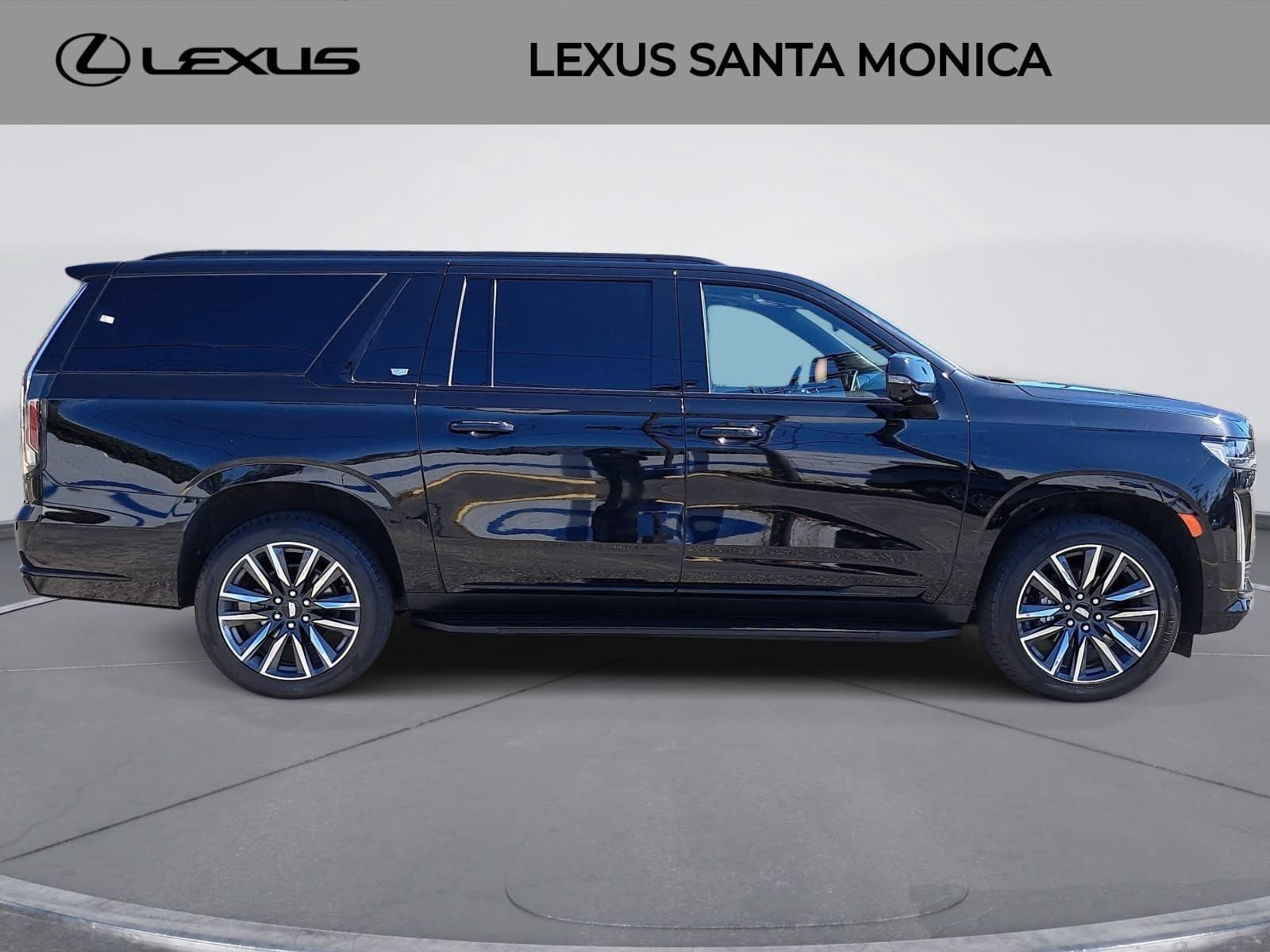 Used 2023 Cadillac Escalade ESV Sport AWD/4WD image 4