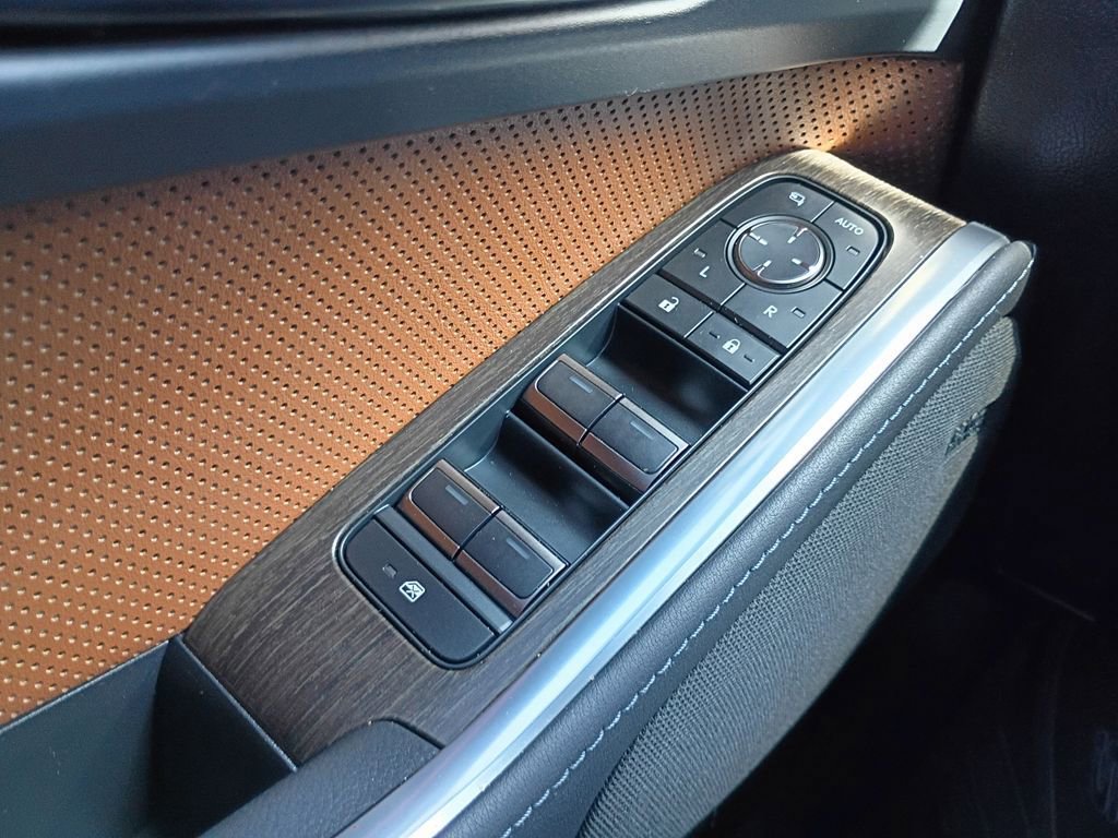Used 2024 Lexus GX 550 w/ Accessory Package (Z1) AWD/4WD image 25