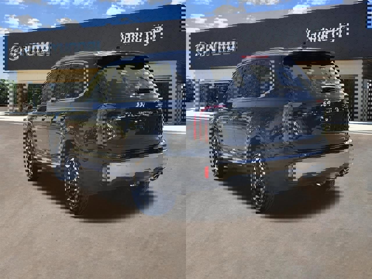 Used 2025 Kia Telluride EX w/ EX Captain's Chair Package image 12