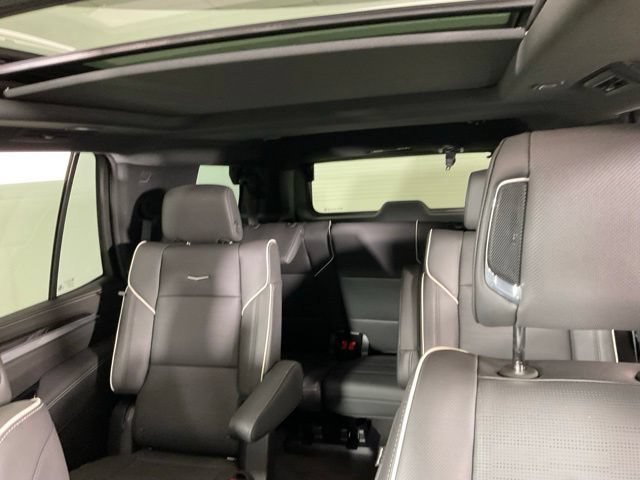 Used 2025 Cadillac Escalade Premium Luxury AWD/4WD image 31