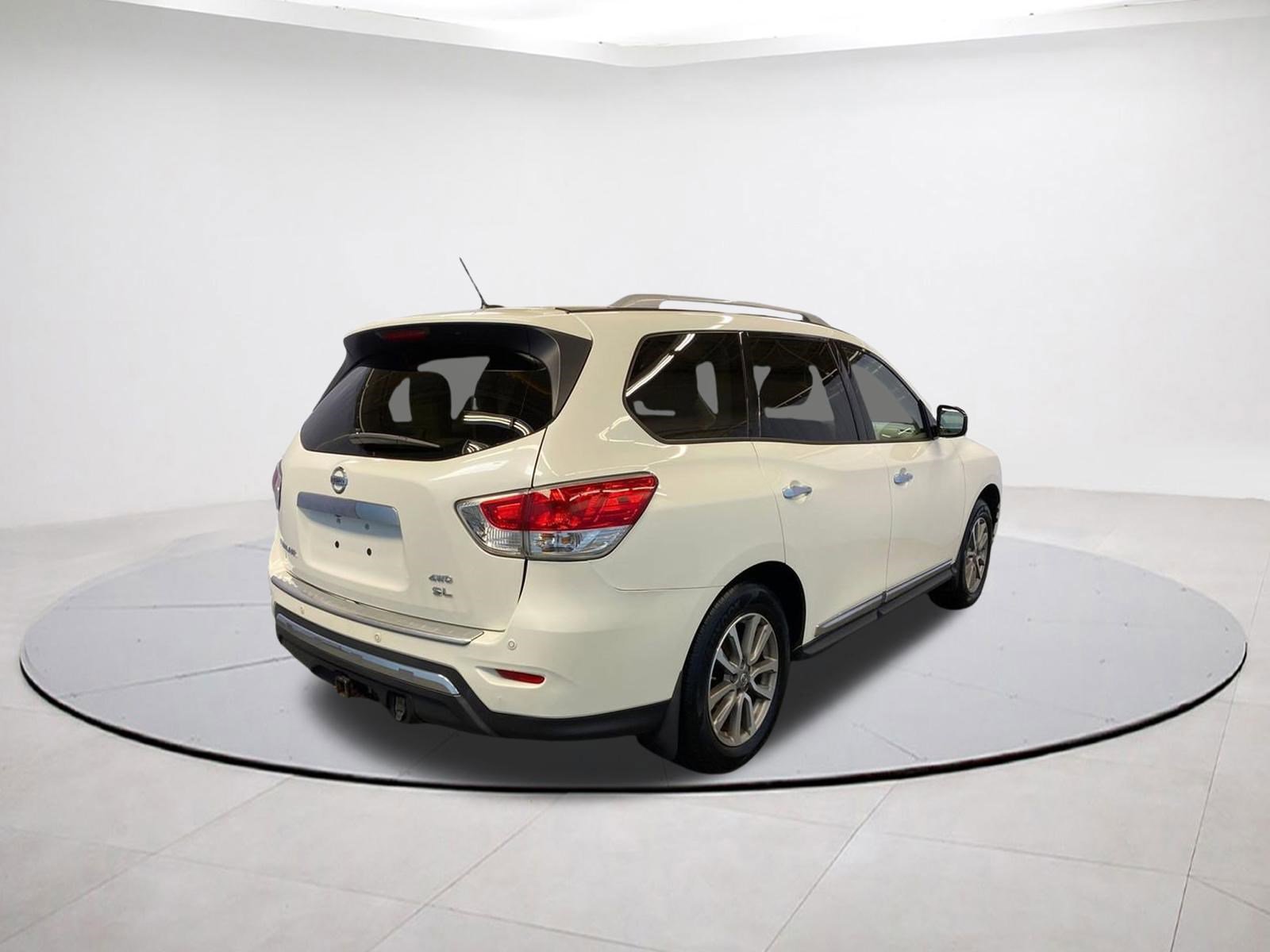 Used 2015 Nissan Pathfinder SL w/ SL Tech Package AWD/4WD image 7