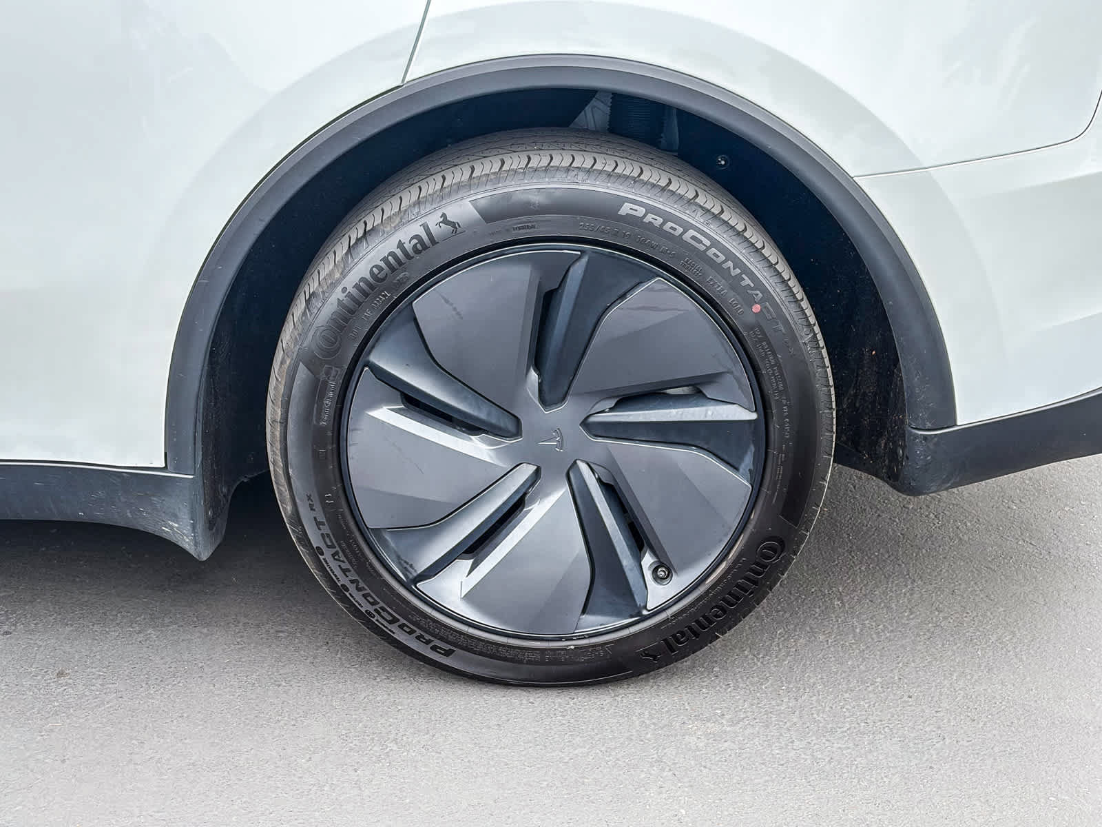 Used 2026 Tesla Model Y 2WD image 10