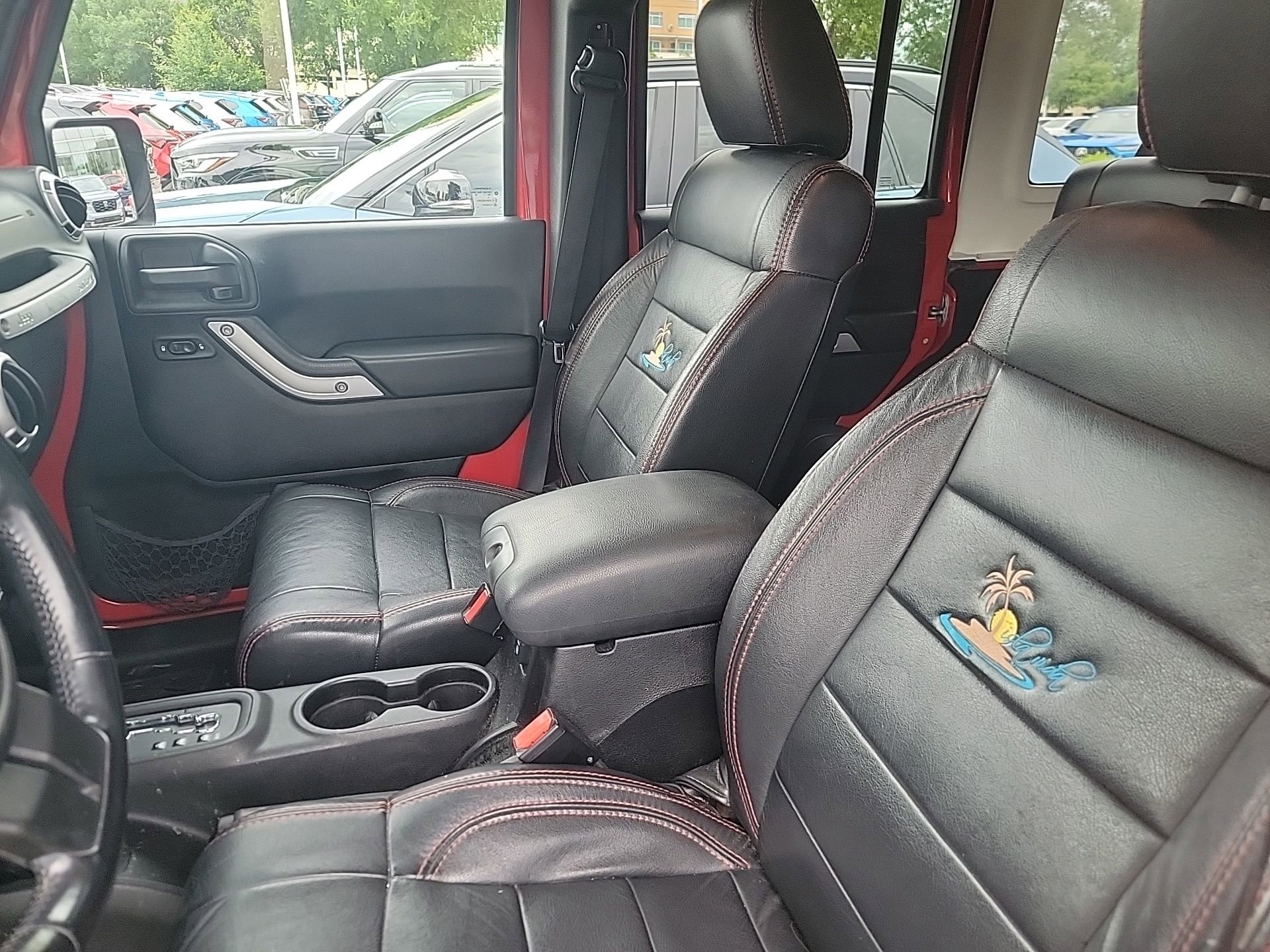 Used 2012 Jeep Wrangler Unlimited Sahara w/ Connectivity Group AWD/4WD image 7