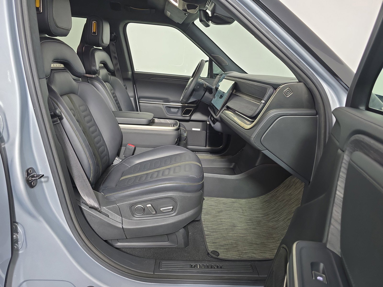 Used 2024 Rivian R1T Adventure AWD/4WD image 23