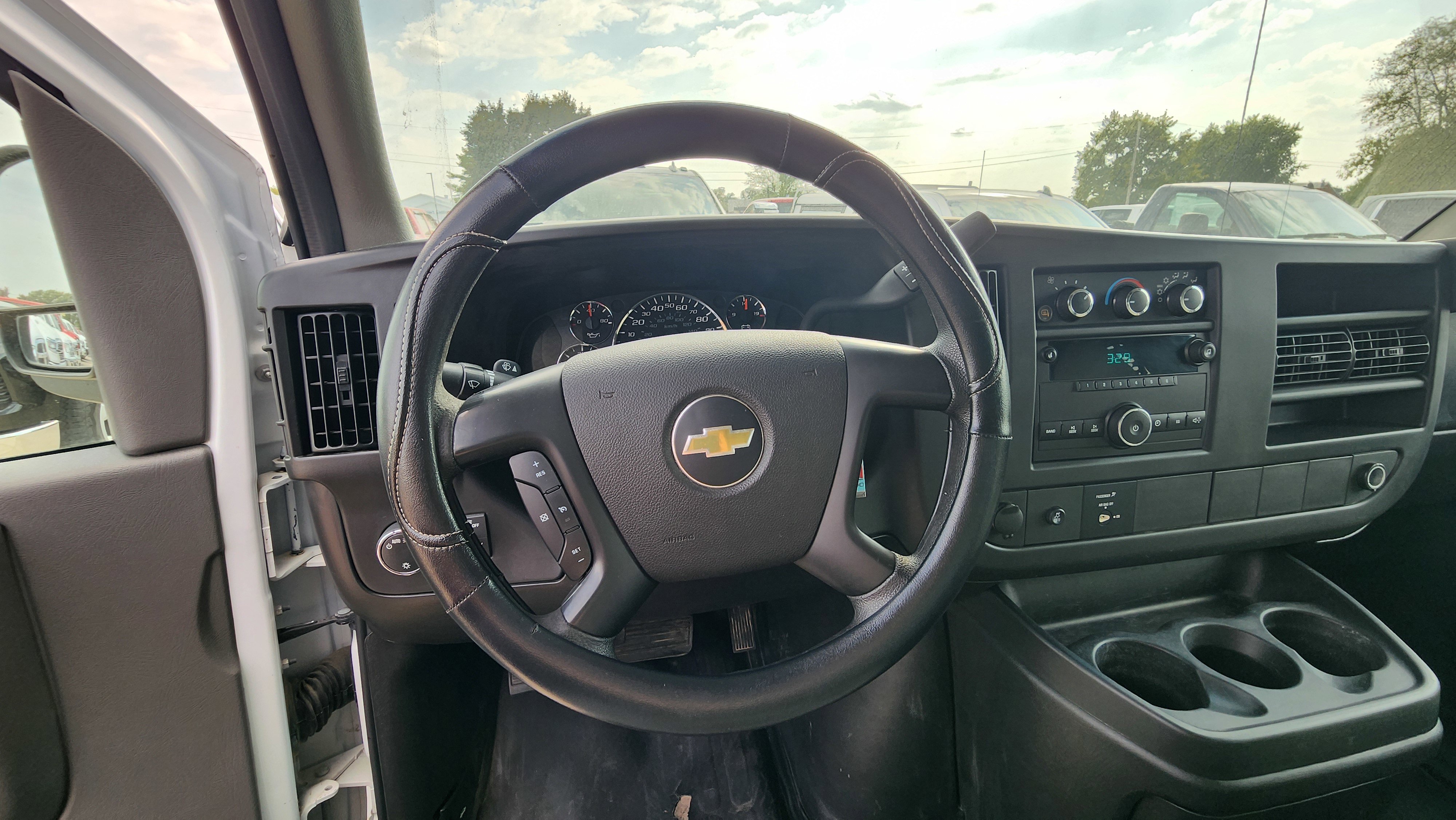 Used 2014 Chevrolet Express 2500 w/ Express Access Plus Package image 10