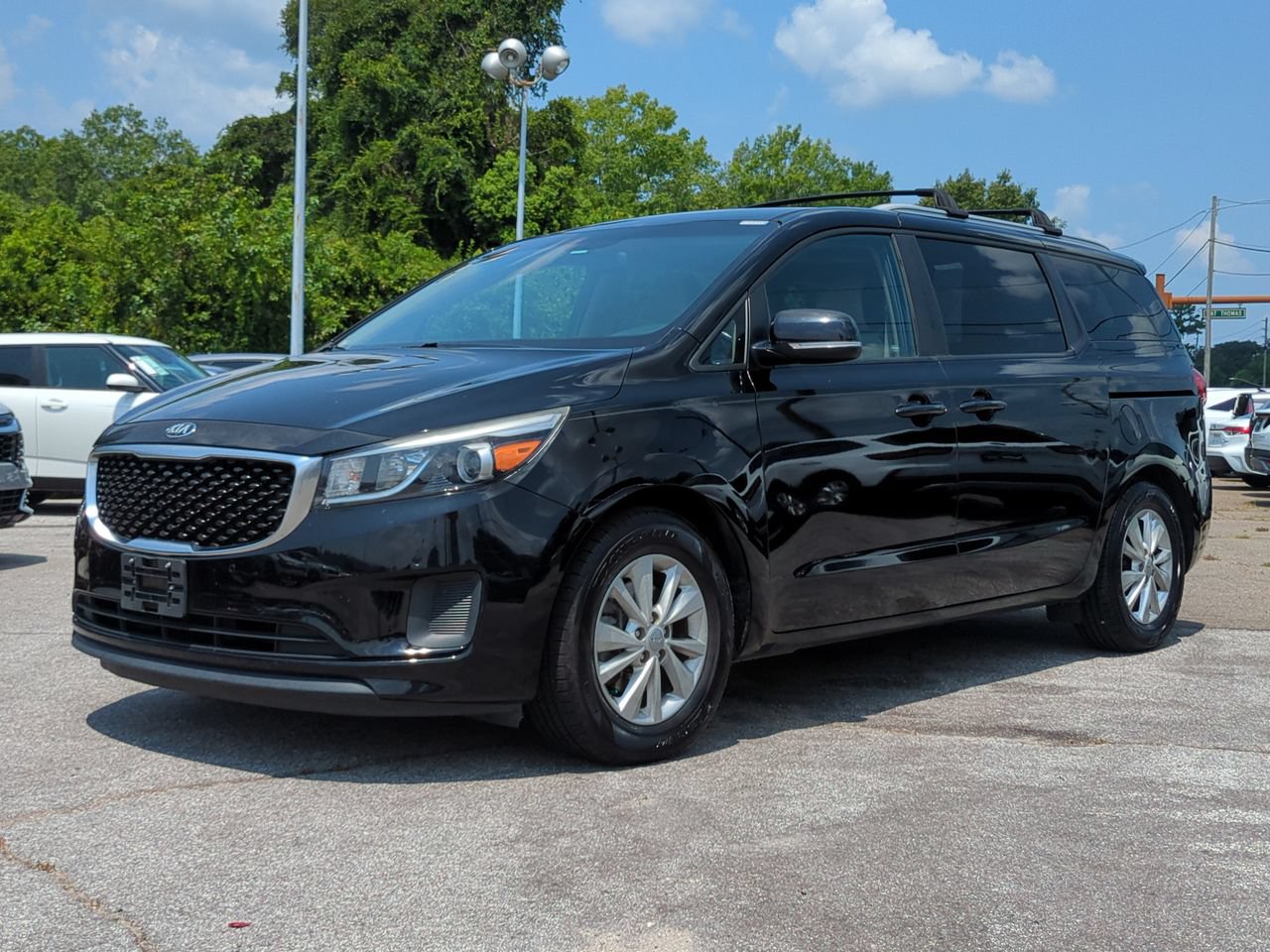 Used 2017 Kia Sedona LX w/ LX Essentials Premium Package FWD image 1