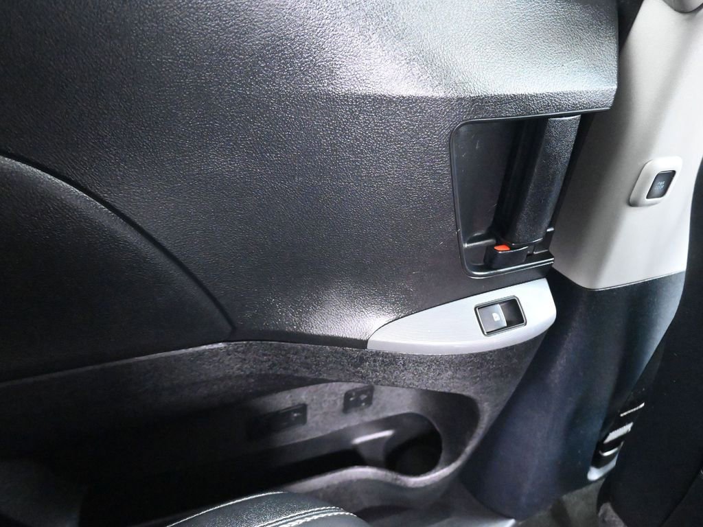 Used 2017 Toyota Sienna SE w/ SE Preferred Package image 46