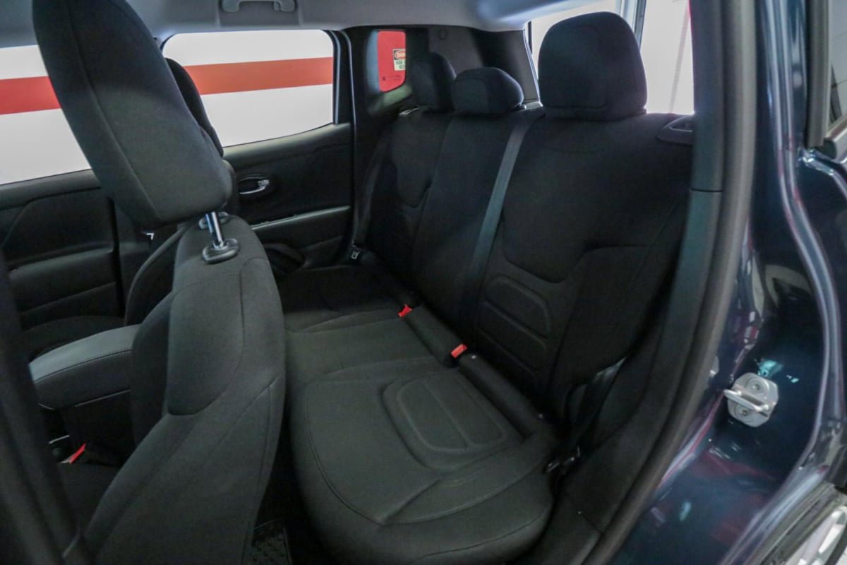 Used 2022 Jeep Renegade Latitude AWD/4WD image 13
