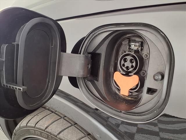 Used 2022 Chevrolet Bolt LT w/ Infotainment Package FWD image 33