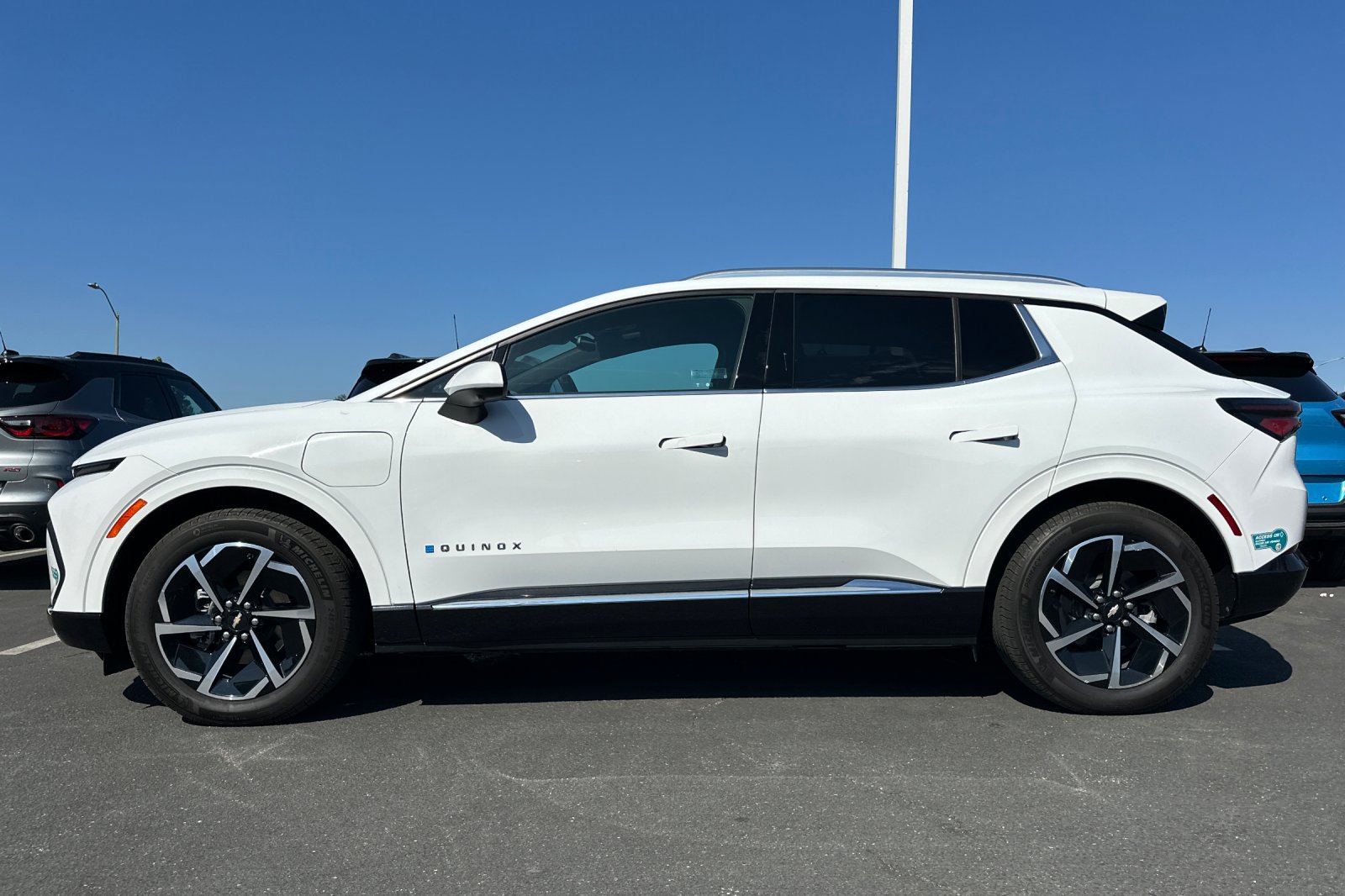 Used 2024 Chevrolet Equinox EV LT FWD image 8