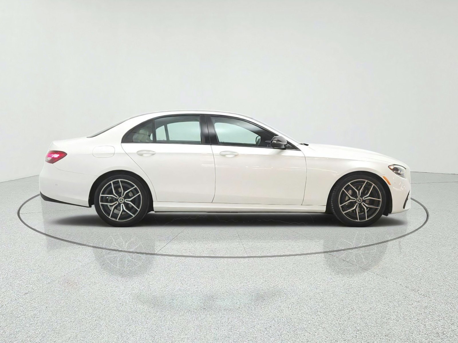 Used 2021 Mercedes-Benz E 350 Sedan image 4