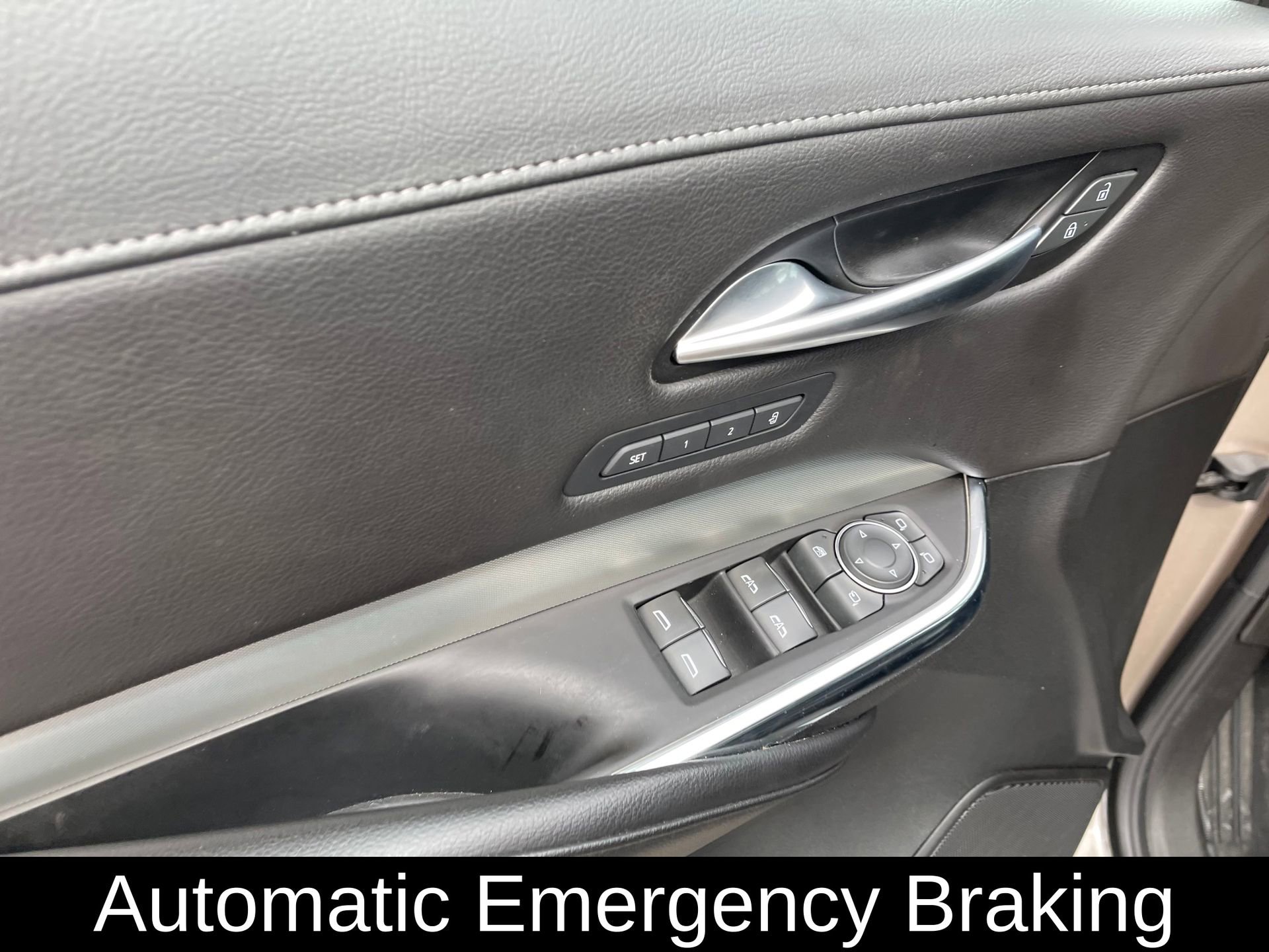 Used 2023 Cadillac XT4 Premium Luxury image 12