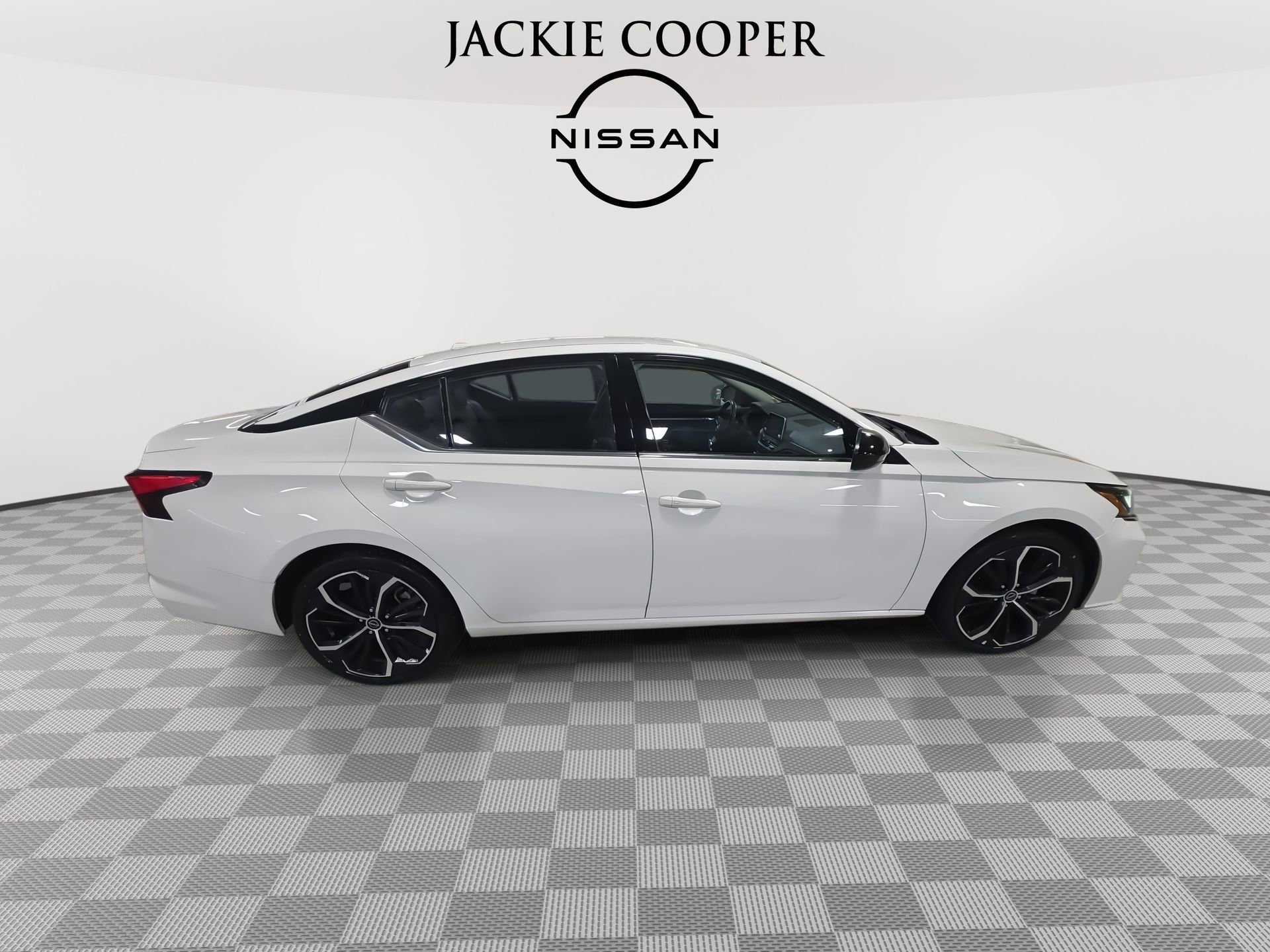 Used 2024 Nissan Altima 2.5 SR image 4