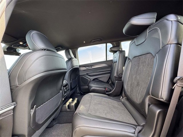 New 2025 Jeep Grand Cherokee L Laredo image 18