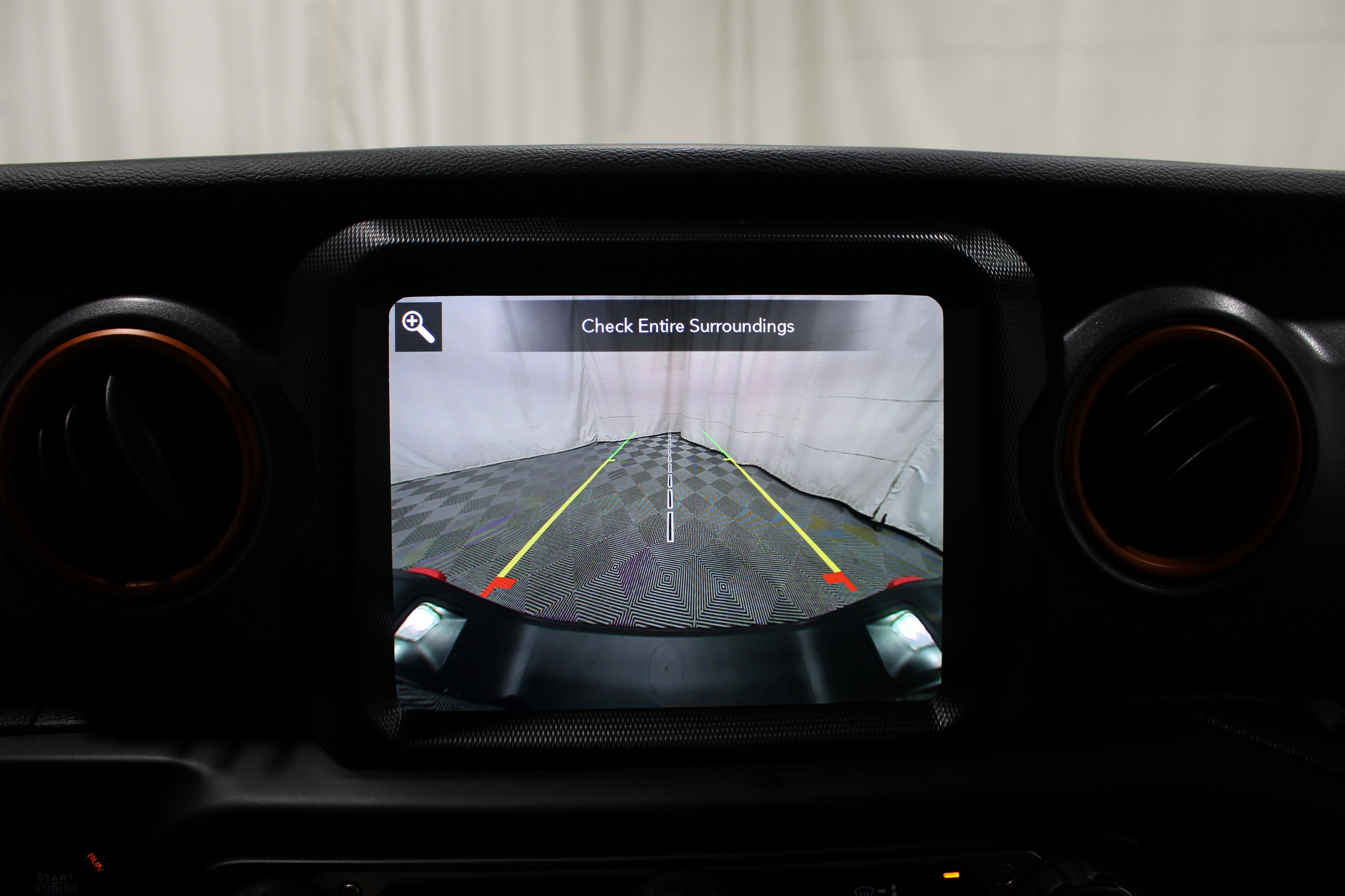 Used 2023 Jeep Gladiator Mojave w/ Cold Weather Group image 16