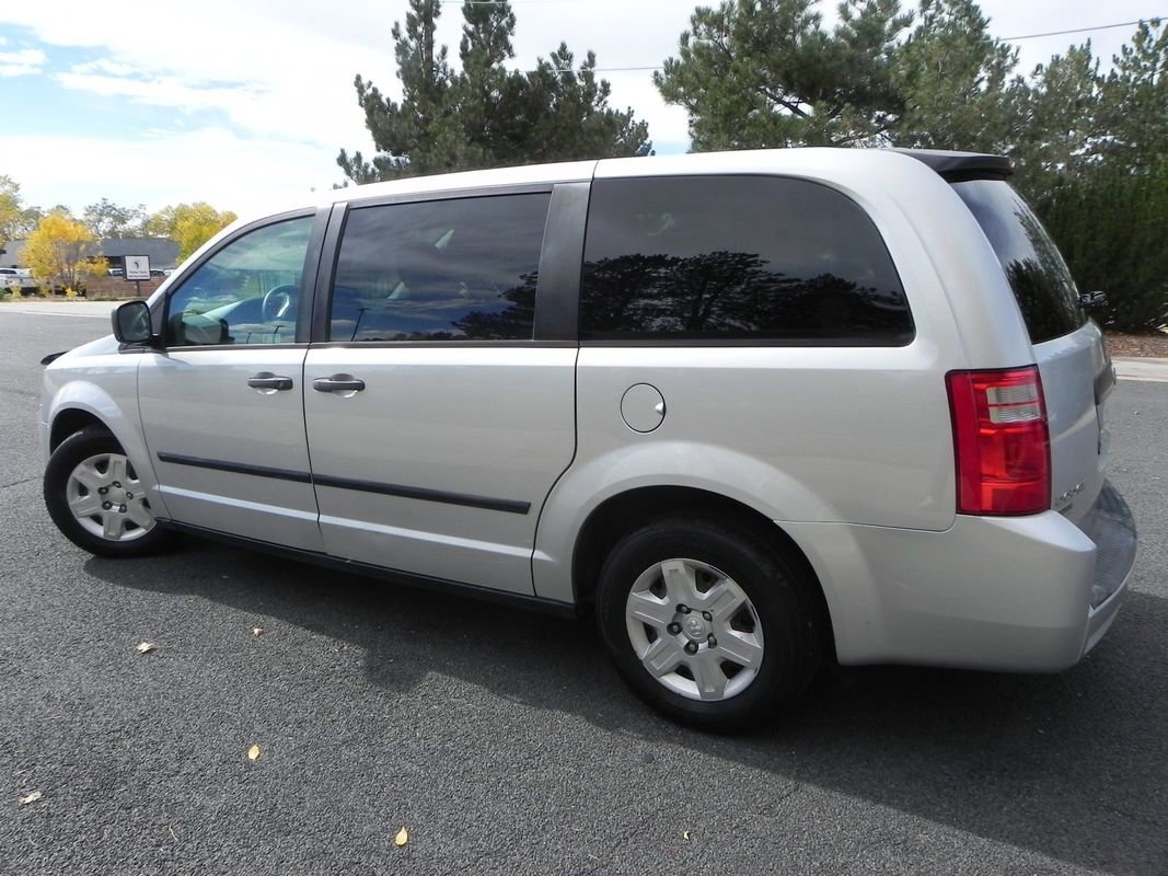 Used 2009 Dodge Grand Caravan image 2