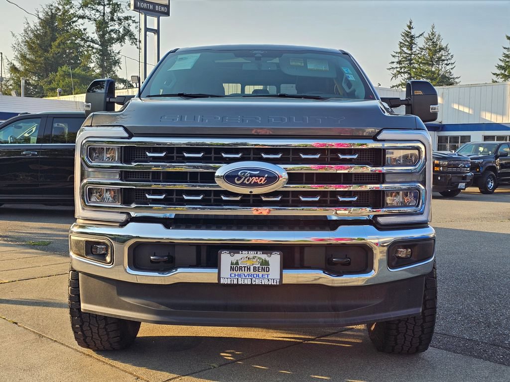 Used 2026 Ford F350 Lariat AWD/4WD image 2