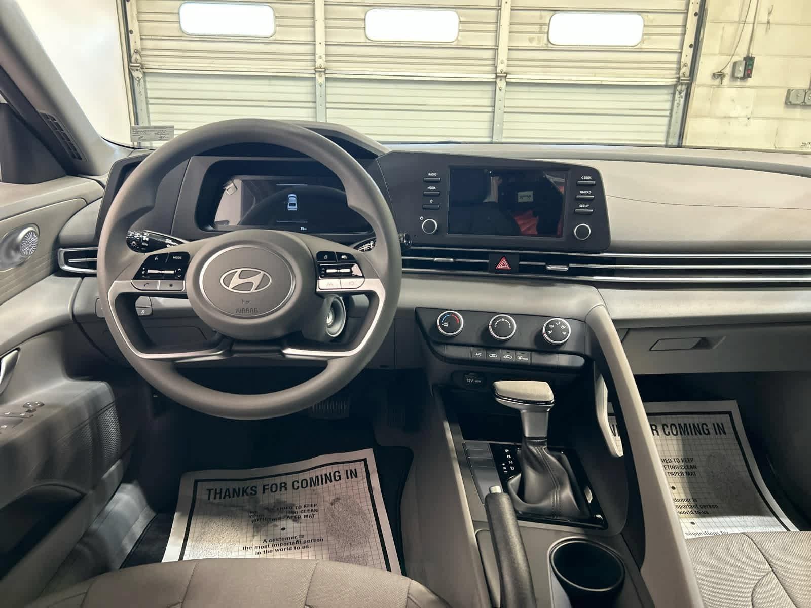 New 2026 Hyundai Elantra SE FWD image 4