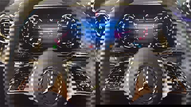 Used 2025 Mercedes-Benz GLC 300 4MATIC image 57