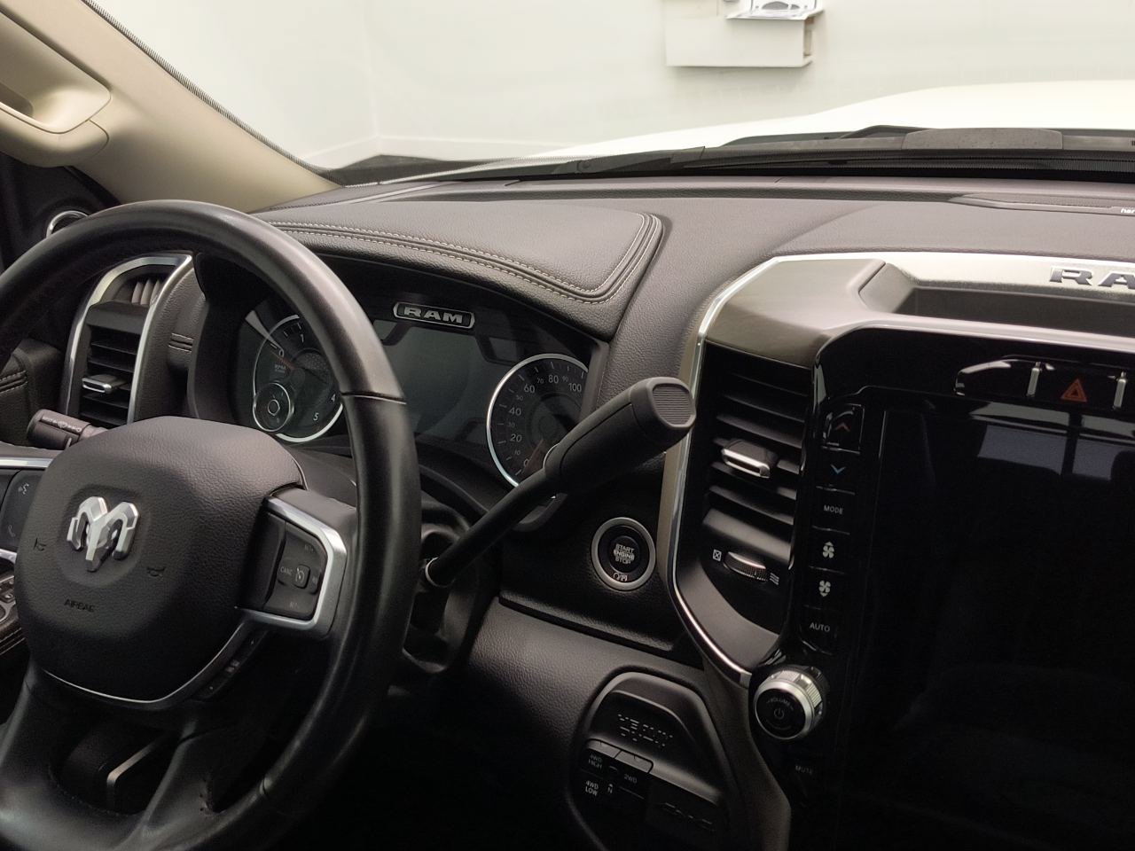 Used 2024 RAM 3500 Laramie AWD/4WD image 21