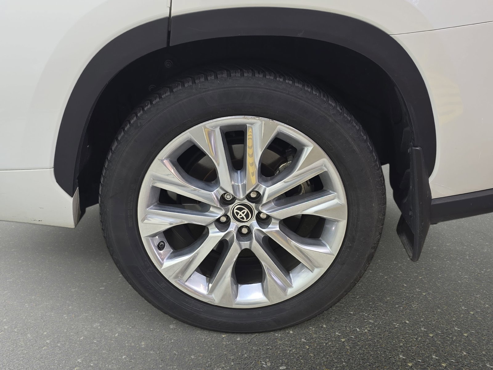Used 2022 Toyota Highlander Limited w/ Protection Package #3 (TMS) AWD/4WD image 35