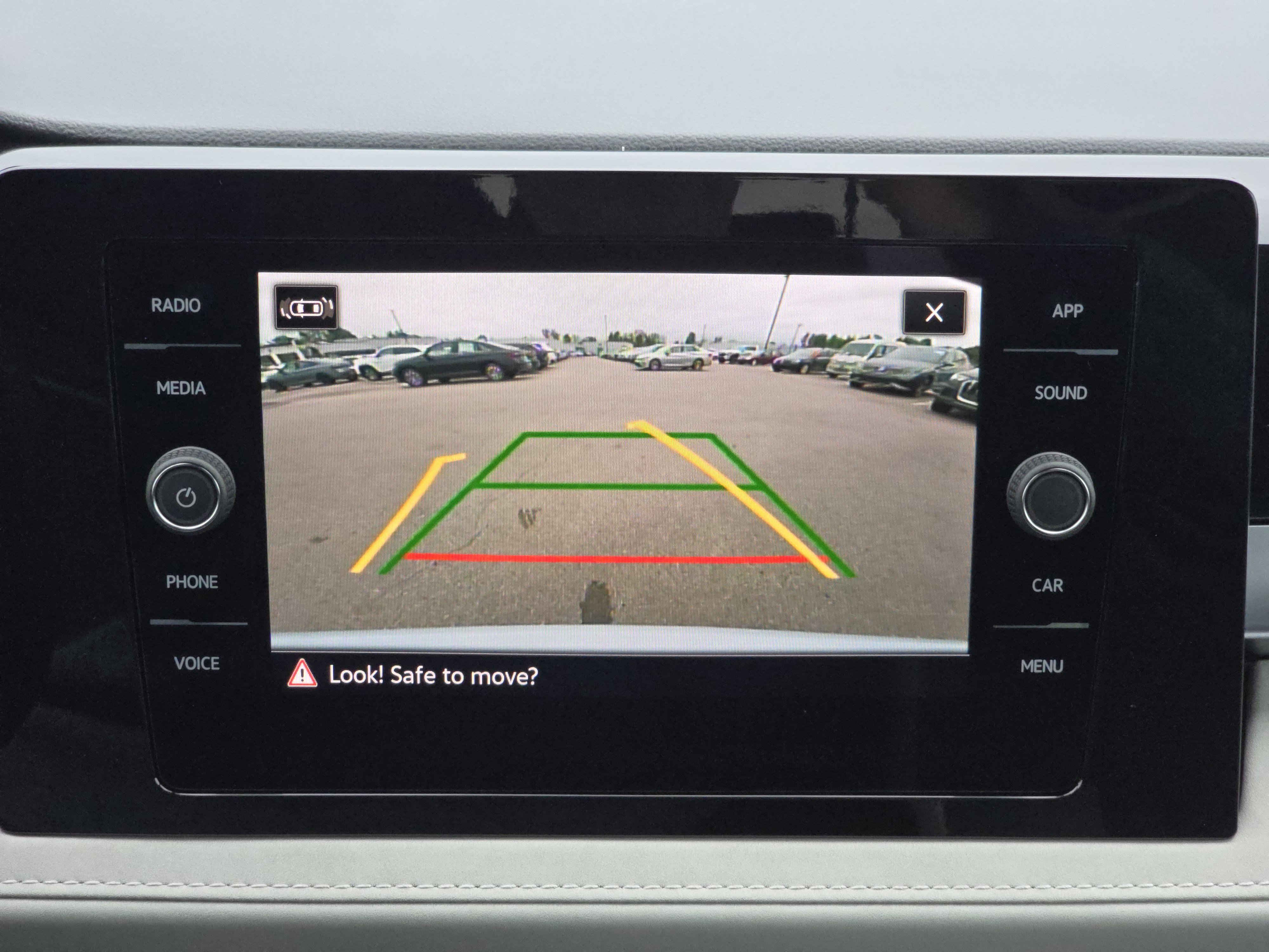 New 2027 Volkswagen Taos SE FWD image 23