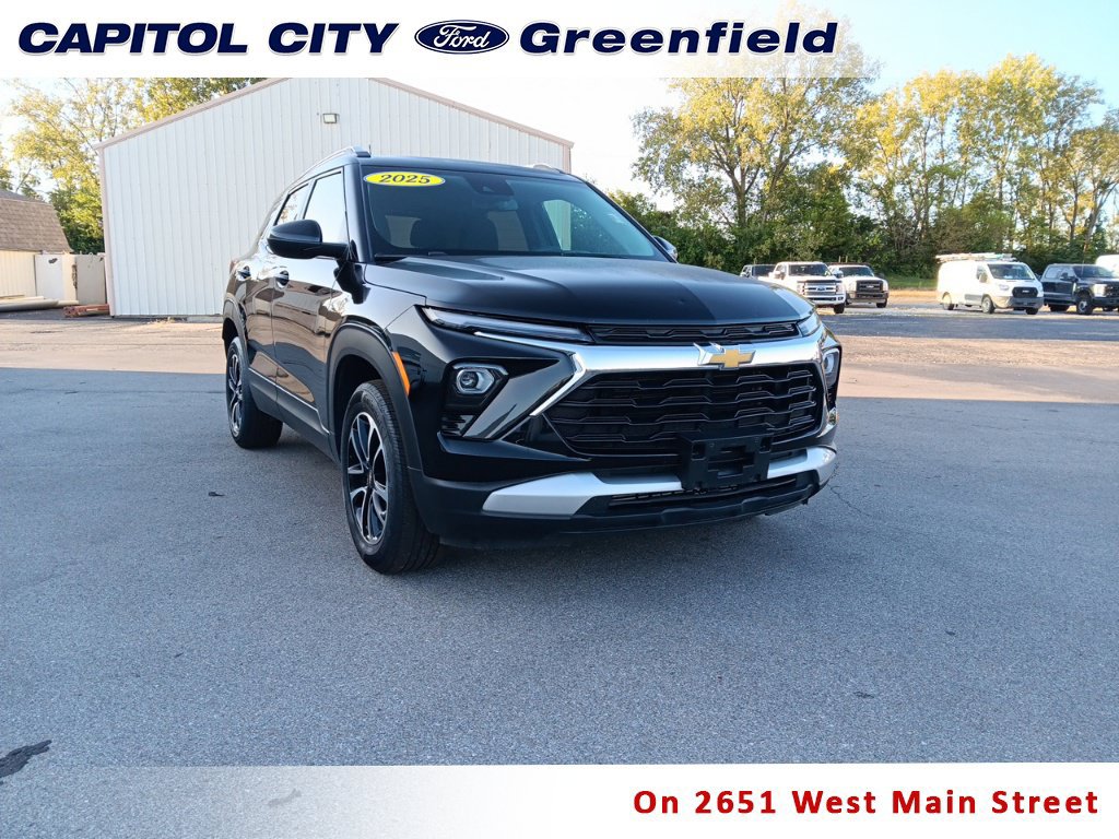 Used 2025 Chevrolet TrailBlazer LT AWD/4WD image 1